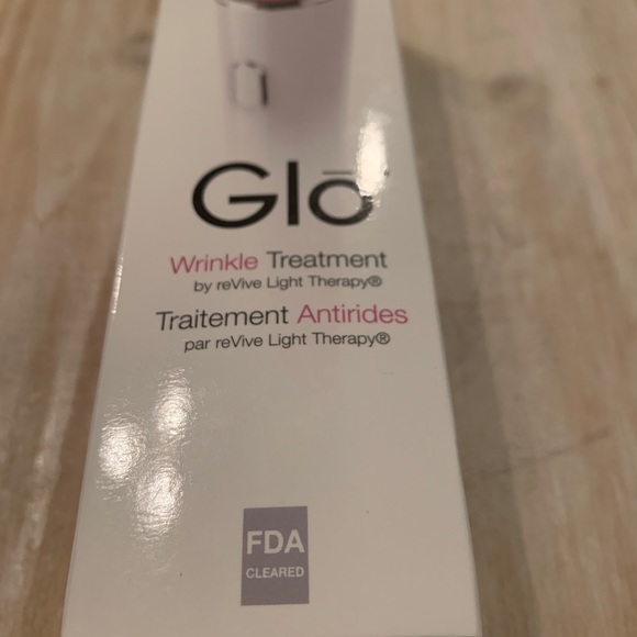 ReVive Light Therapy Glo  Wrinkle Treatment - Picture 6 of 8